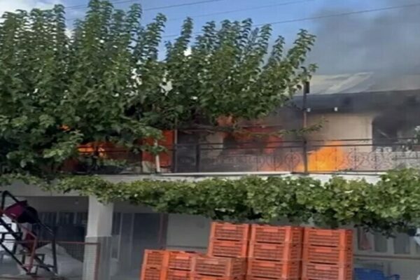 Manisa’da çıkan yangında ev kullanılamaz hal... Manisa’da çıkan yangında ev kullanılamaz hal...