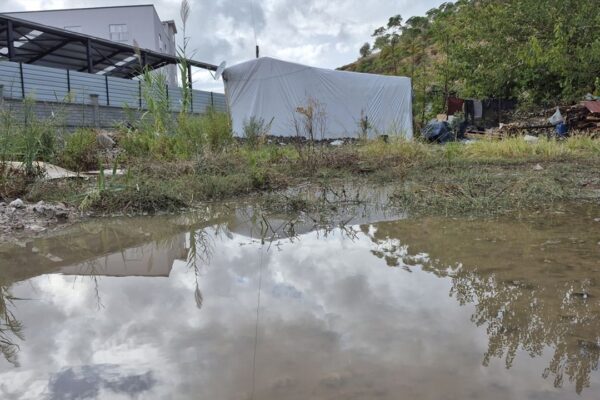 Muğla’da çadırı su basan aileler otele yerle...