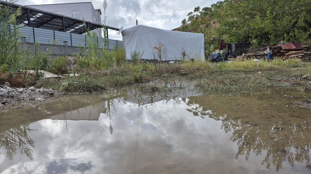 Muğla’da çadırı su basan aileler otele yerleştirildi