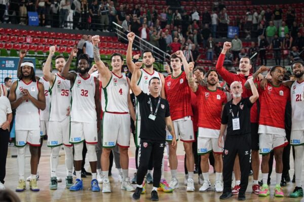 Karşıyaka’dan potada ilk galibiyet!