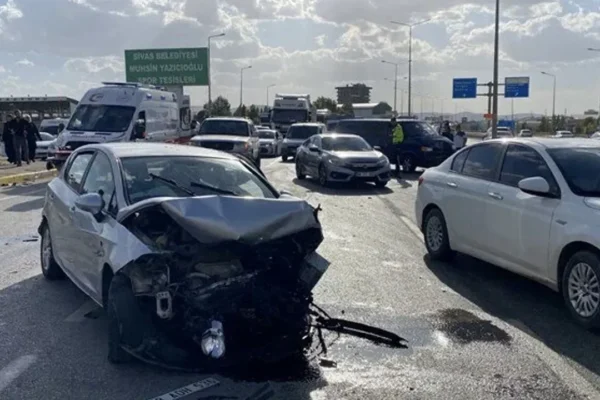 Sivas’ta zincirleme kaza: 1 kişi öldü, 4 kiş...